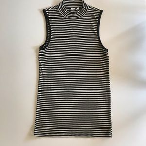 Gap mock neck tank